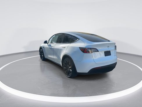 Used 2021 Tesla Model Y Long Range image 7