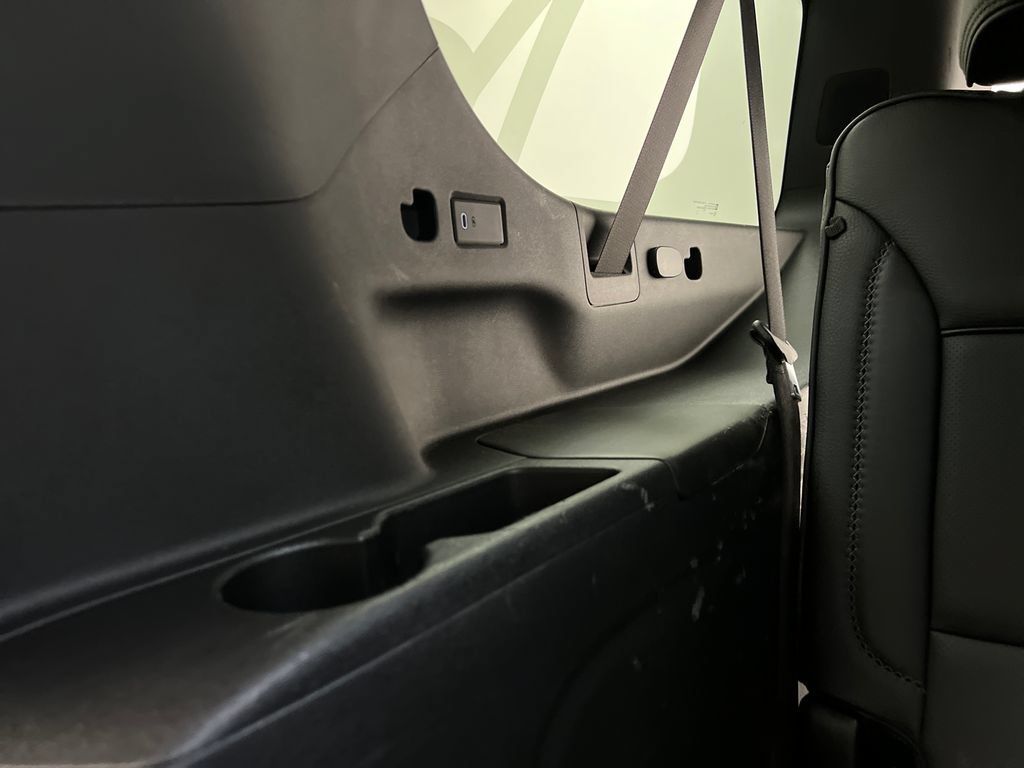 Used 2025 GMC Yukon XL Denali RWD image 37