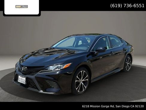 Used 2020 Toyota Camry SE FWD image 1