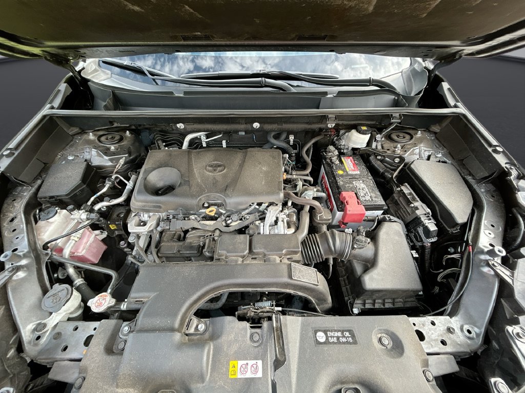 Used 2021 Toyota RAV4 XLE w/ Convenience Package FWD image 33