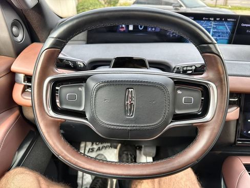 Used 2025 Lincoln Navigator L Reserve AWD/4WD image 11