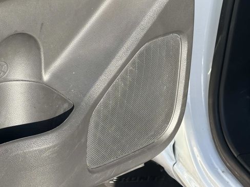 Used 2024 Nissan Frontier SV image 16