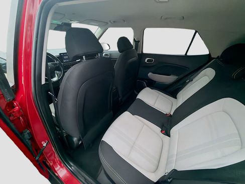 Used 2021 Hyundai Venue SEL FWD image 21