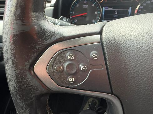 Used 2018 Chevrolet Suburban LT image 21