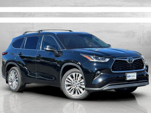 Used 2024 Toyota Highlander Platinum image 2