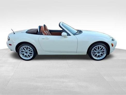 Used 2007 MAZDA MX-5 Miata Grand Touring w/ Premium Pkg image 23