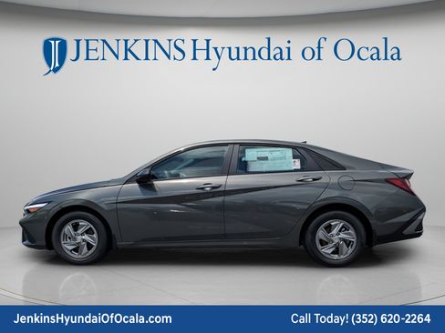 New 2026 Hyundai Elantra SE FWD image 7