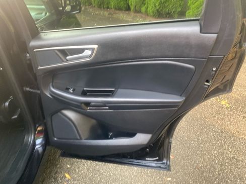 Used 2019 Ford Edge SEL w/ Equipment Group 201A AWD/4WD image 22