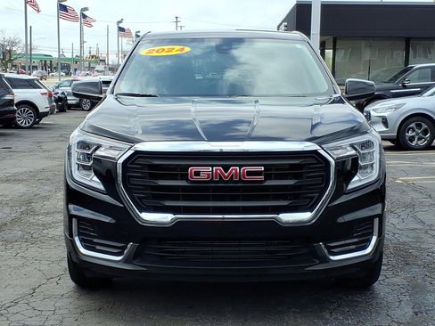 Used 2024 GMC Terrain SLE image 2
