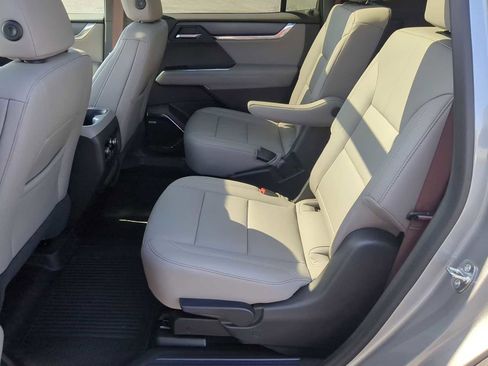 Used 2026 GMC Acadia Elevation w/ Elevation Premium Package FWD image 24