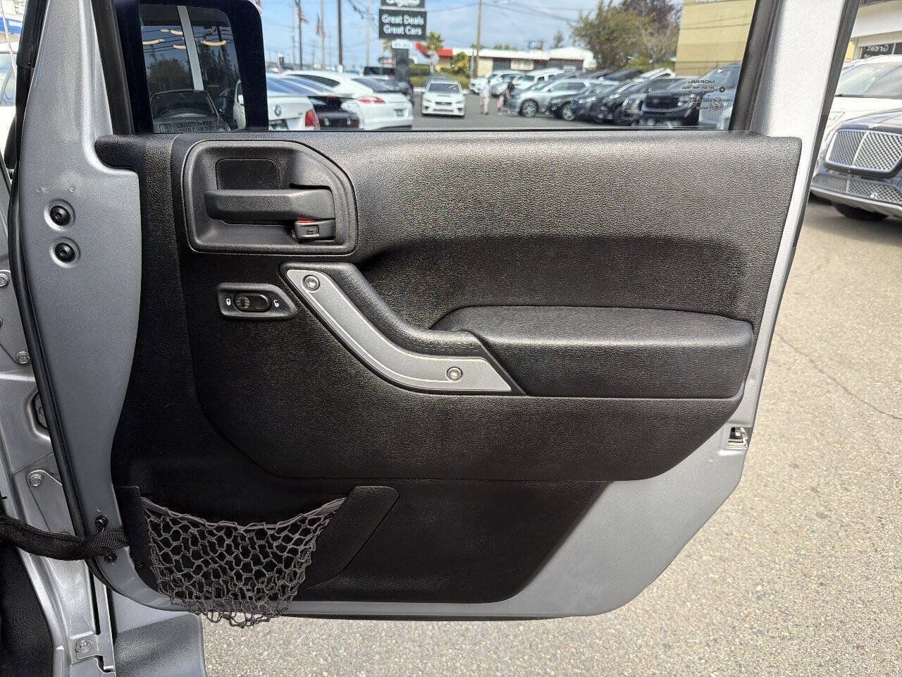 Used 2013 Jeep Wrangler Unlimited Sahara w/ Connectivity Group AWD/4WD image 20