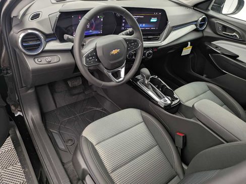 New 2026 Chevrolet Trax LT w/ Driver Confidence Package FWD image 2