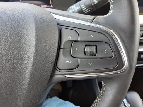 Used 2025 Buick Encore GX Avenir w/ Avenir Technology Package AWD/4WD image 23