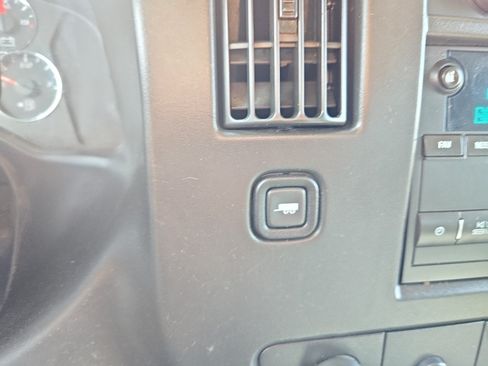 Used 2015 Chevrolet Express 2500 RWD image 25