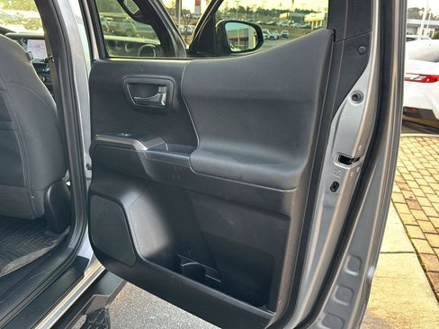 Used 2021 Toyota Tacoma TRD Off-Road image 13