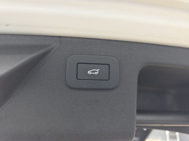 Used 2025 Land Rover Discovery Sport S AWD/4WD image 34