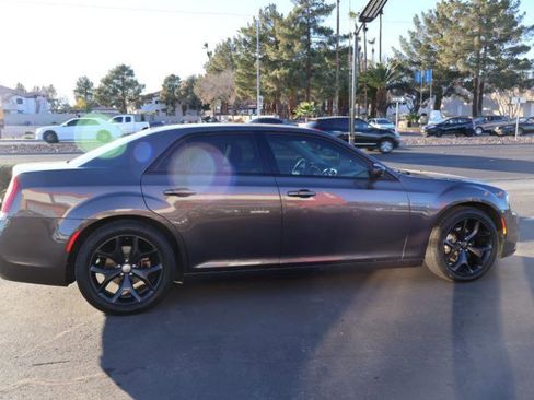Used 2022 Chrysler 300 Touring w/ Sport Appearance Package RWD image 8