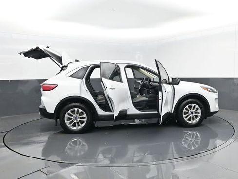 Used 2020 Ford Escape SE image 28