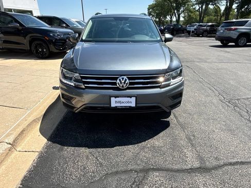 Used 2021 Volkswagen Tiguan SE w/ Panoramic Sunroof Package AWD/4WD image 9