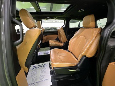 Used 2023 Chrysler Pacifica Pinnacle FWD image 28