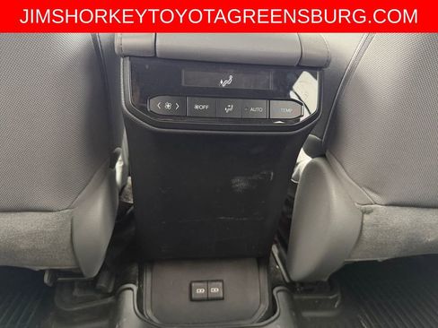 Used 2023 Toyota Highlander LE AWD/4WD image 32