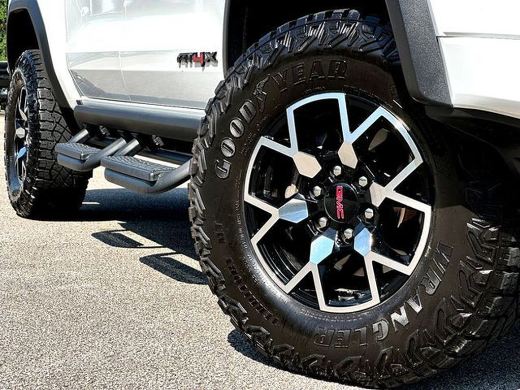 Used 2024 GMC Canyon AT4X AWD/4WD image 2