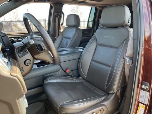 Used 2022 GMC Yukon XL Denali image 27