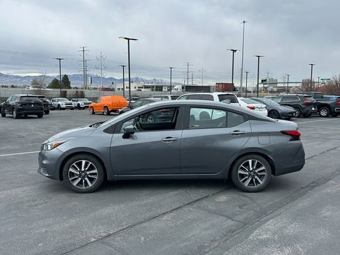 Used 2021 Nissan Versa SV image 7