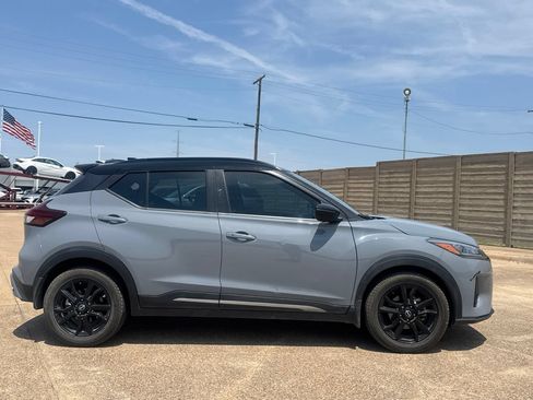 Used 2024 Nissan Kicks SR w/ SR Premium Package FWD image 29