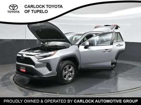 Used 2022 Toyota RAV4 XLE AWD/4WD image 9