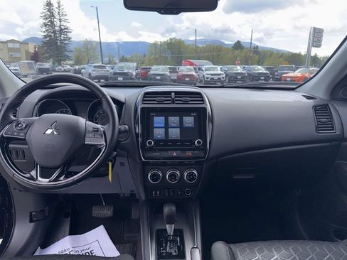 Used 2025 Mitsubishi Outlander Sport AWD image 11