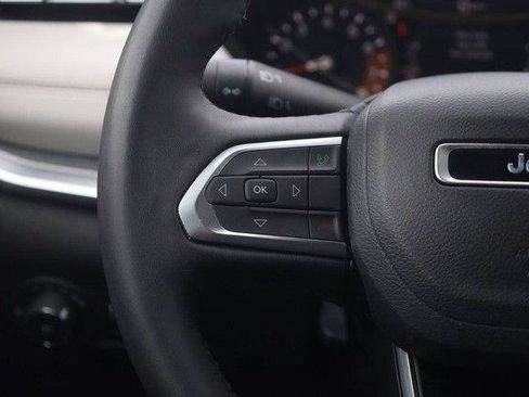 Used 2025 Jeep Compass Limited AWD/4WD image 10