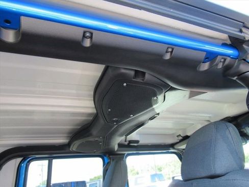 New 2025 Jeep Gladiator Rubicon w/ Convenience Group image 11