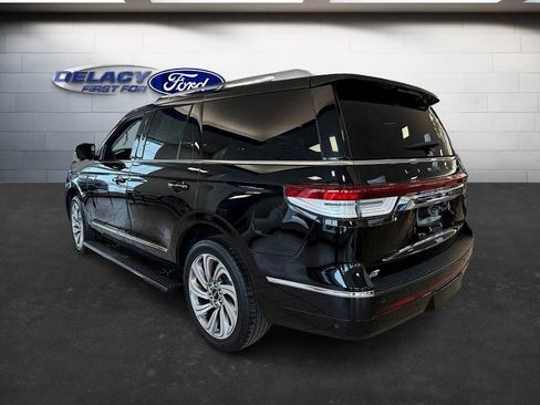 Used 2024 Lincoln Navigator Premiere image 2