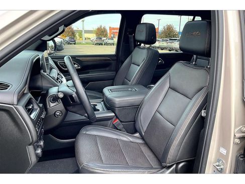 Used 2024 Chevrolet Suburban High Country AWD/4WD image 28