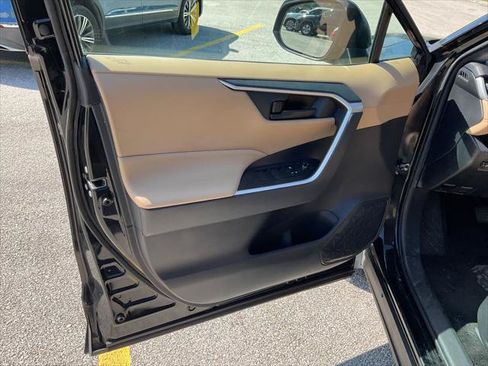 Used 2020 Toyota RAV4 LE FWD image 12