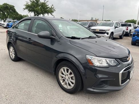 Used 2018 Chevrolet Sonic LT w/ Convenience Package image 1