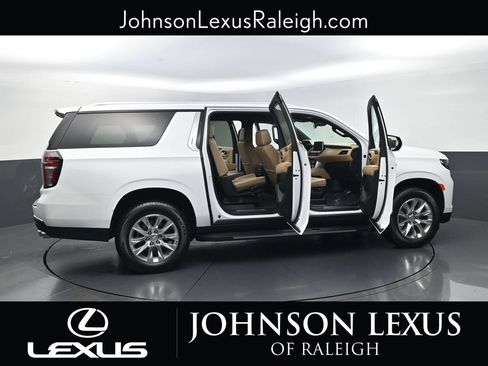 Used 2024 Chevrolet Suburban Premier AWD/4WD image 32