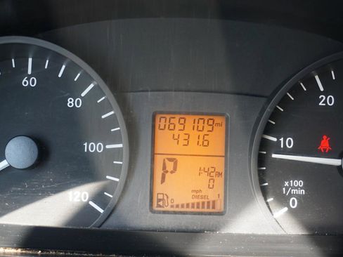 Used 2016 Freightliner Sprinter 2500 RWD image 9