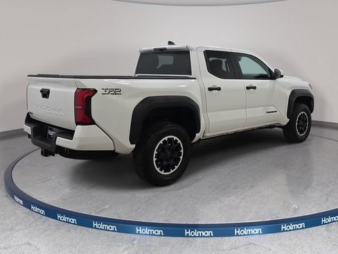 Certified 2024 Toyota Tacoma TRD Off-Road AWD/4WD image 5