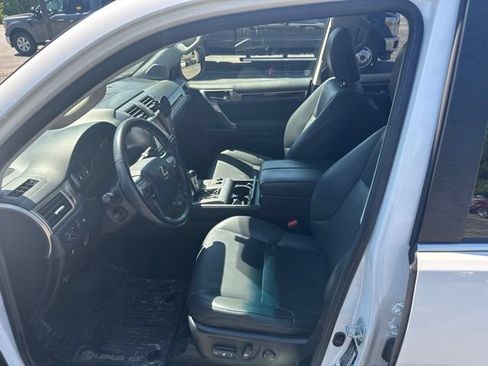 Used 2017 Lexus GX 460 AWD/4WD image 7