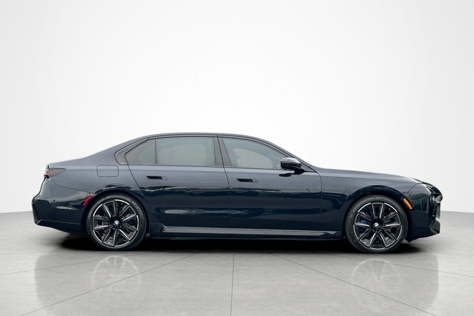 Used 2025 BMW i7 xDrive60 AWD/4WD image 6