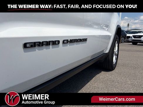 Used 2021 Jeep Grand Cherokee Laredo AWD/4WD image 14