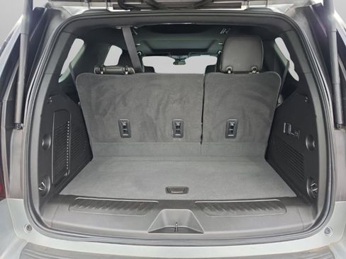 Used 2023 GMC Yukon SLT w/ SLT Premium Package RWD image 17