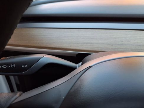 Used 2021 Tesla Model Y Long Range AWD/4WD image 12