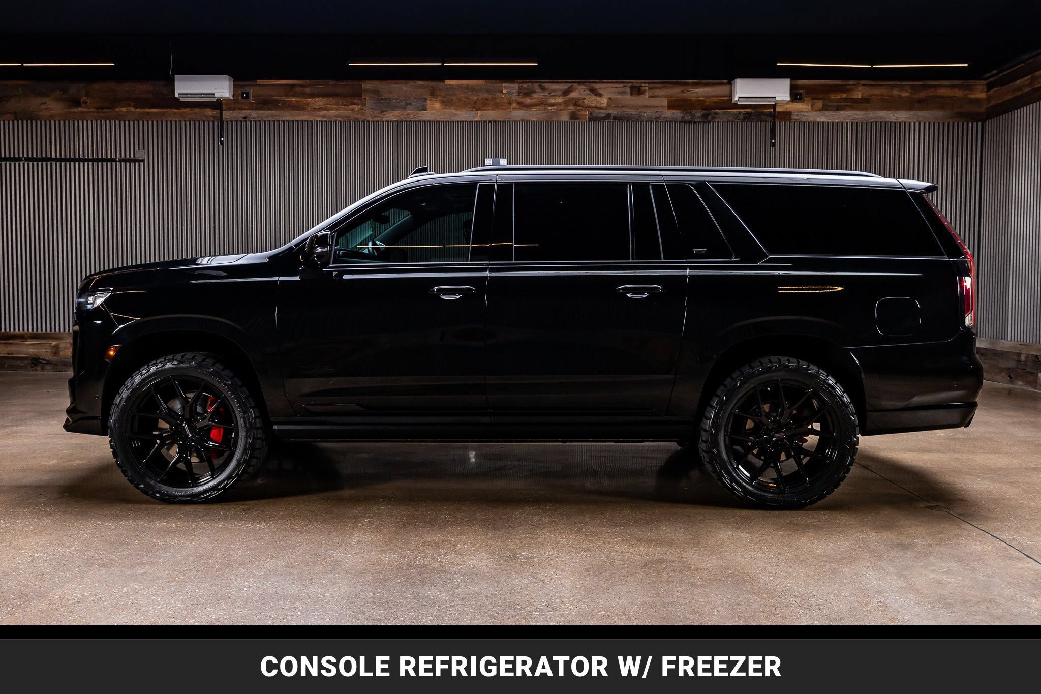 Used 2023 Cadillac Escalade ESV V AWD/4WD image 6