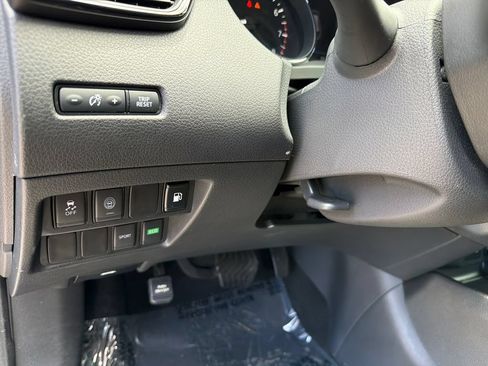 Used 2019 Nissan Rogue S FWD image 16