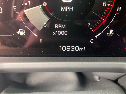 Used 2025 GMC Acadia Denali w/ Super Cruise Package FWD image 17