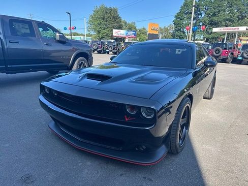 Used 2016 Dodge Challenger R/T Scat Pack w/ Leather Interior Group RWD image 5