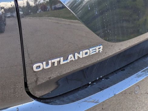 New 2025 Mitsubishi Outlander SE image 11